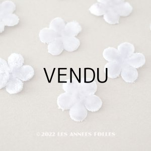 画像: アンティーク 布花材料  ベルベットの花びらのセット 12ピースのセット ラヴェンダー　18mm