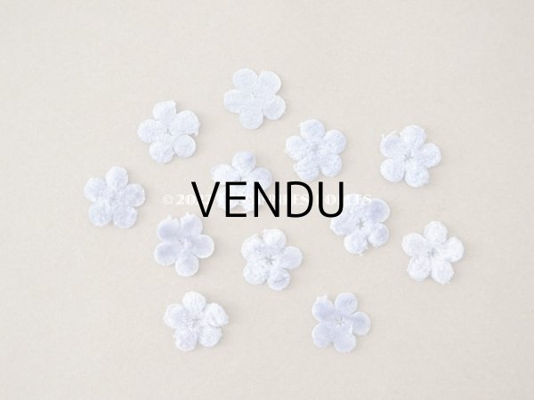 画像2: アンティーク 布花材料  ベルベットの花びらのセット 12ピースのセット 淡い青紫　13mm (2)