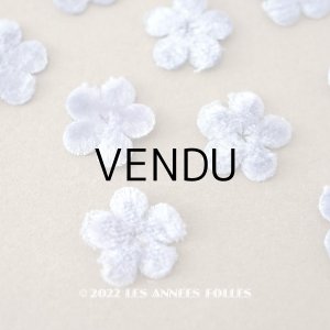 画像: アンティーク 布花材料  ベルベットの花びらのセット 12ピースのセット 淡い青紫　13mm