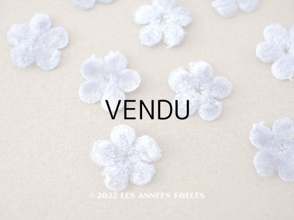 画像1: アンティーク 布花材料  ベルベットの花びらのセット 12ピースのセット 淡い青紫　13mm (1)