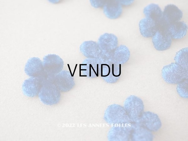 画像1: ＊蚤の市＊アンティーク 布花材料  ベルベットの花びらのセット 11ピースのセット 青 17mm (1)