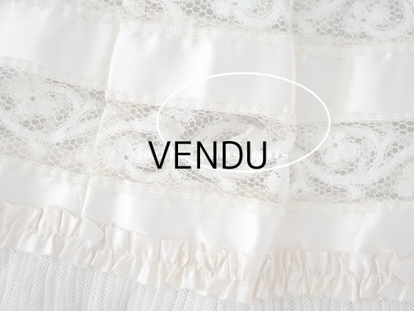 画像9: 1900年頃 アンティーク  ドレスの裾 パウダーピンクのシルクサテン＆プリーツレース  (9)