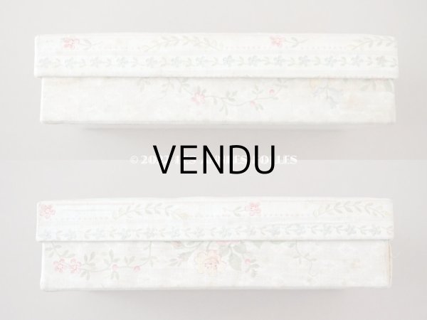 画像4: 1900年代 アンティーク お菓子箱 薔薇と勿忘草のリース (4)