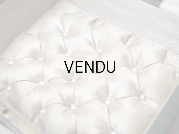 画像9: アンティーク 本革製 ジュエリーケース グレーベージュのシルク製クッション (9)