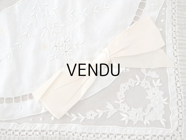 画像4: アンティーク シルクリボンが結ばれた　ベビーベッドカバー ホワイトワーク＆プリーツ入りチュールレース (4)