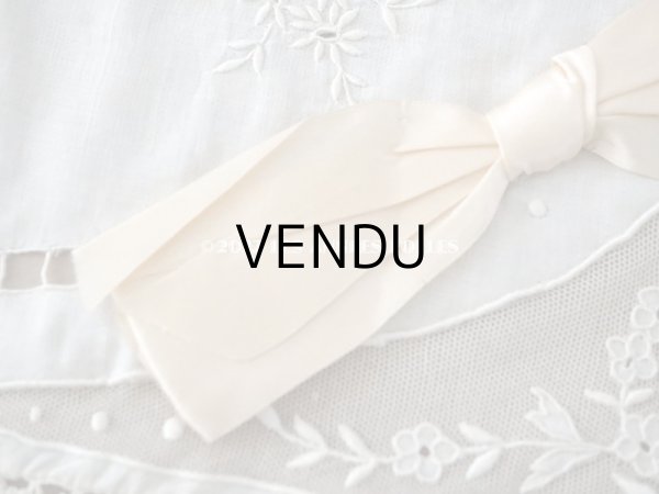 画像5: アンティーク シルクリボンが結ばれた　ベビーベッドカバー ホワイトワーク＆プリーツ入りチュールレース (5)