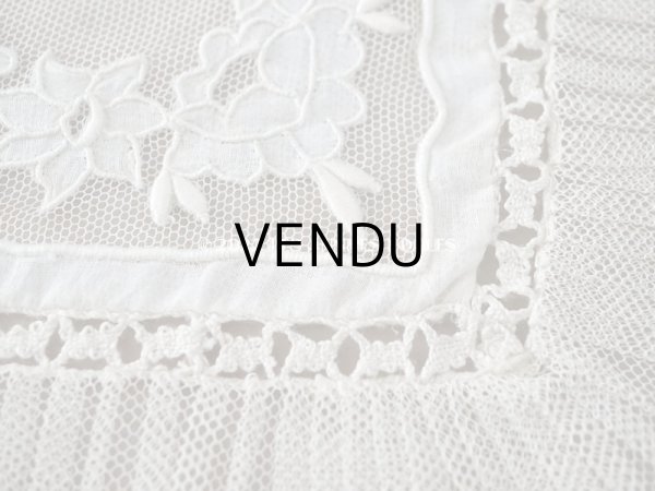 画像7: アンティーク シルクリボンが結ばれた　ベビーベッドカバー ホワイトワーク＆プリーツ入りチュールレース (7)