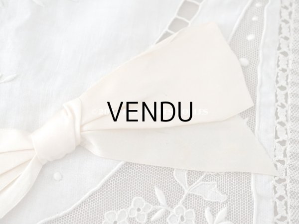 画像6: アンティーク シルクリボンが結ばれた　ベビーベッドカバー ホワイトワーク＆プリーツ入りチュールレース (6)