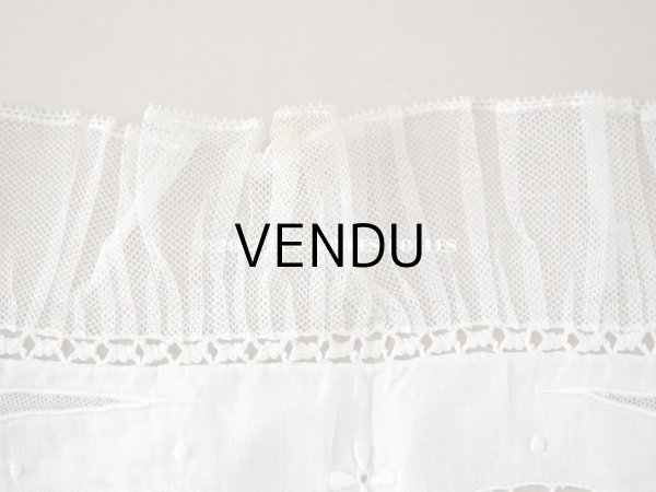 画像14: アンティーク シルクリボンが結ばれた　ベビーベッドカバー ホワイトワーク＆プリーツ入りチュールレース (14)