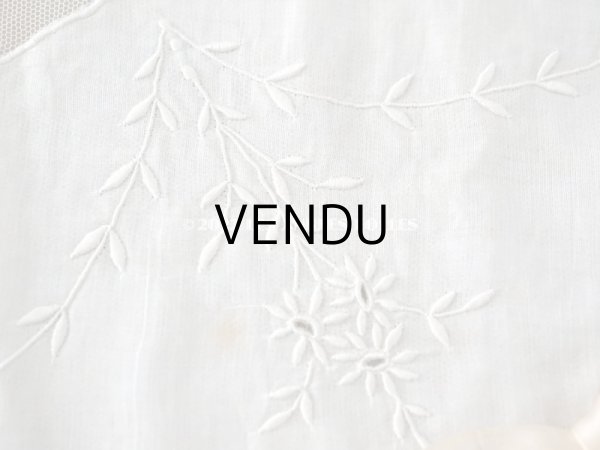 画像9: アンティーク シルクリボンが結ばれた　ベビーベッドカバー ホワイトワーク＆プリーツ入りチュールレース (9)