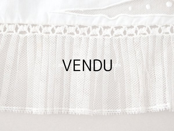 画像12: アンティーク シルクリボンが結ばれた　ベビーベッドカバー ホワイトワーク＆プリーツ入りチュールレース (12)