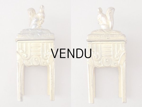 画像7: 1920年代 アンティーク 栗鼠のジュエリーボックス 　マスタードカラーのシルク製クッション　 (7)