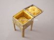 画像10: 1920年代 アンティーク 栗鼠のジュエリーボックス 　マスタードカラーのシルク製クッション　 (10)
