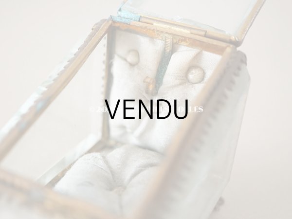 画像11: 19世紀末 アンティーク ジュエリーボックス 　グレイッシュブルーのシルク製クッション　懐中時計 (11)