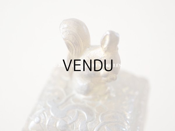 画像5: 1920年代 アンティーク 栗鼠のジュエリーボックス 　マスタードカラーのシルク製クッション　 (5)