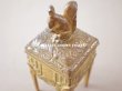 画像4: 1920年代 アンティーク 栗鼠のジュエリーボックス 　マスタードカラーのシルク製クッション　 (4)