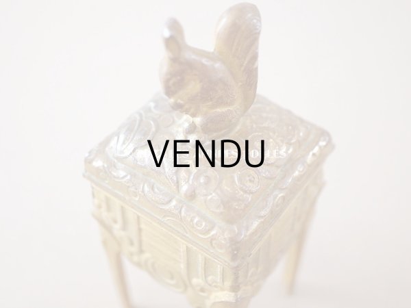 画像4: 1920年代 アンティーク 栗鼠のジュエリーボックス 　マスタードカラーのシルク製クッション　 (4)