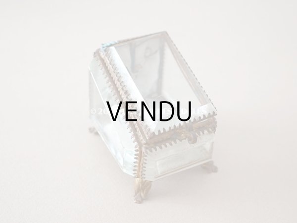 画像3: 19世紀末 アンティーク ジュエリーボックス 　グレイッシュブルーのシルク製クッション　懐中時計 (3)