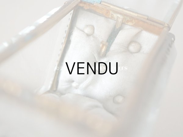 画像13: 19世紀末 アンティーク ジュエリーボックス 　グレイッシュブルーのシルク製クッション　懐中時計 (13)