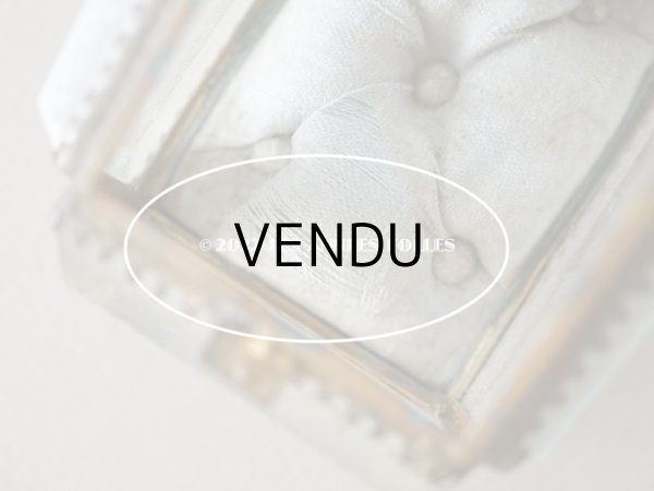 画像16: 19世紀末 アンティーク ジュエリーボックス 　グレイッシュブルーのシルク製クッション　懐中時計 (16)