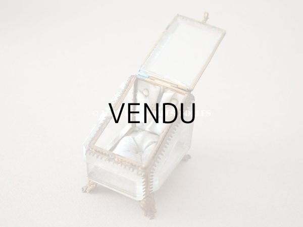 画像4: 19世紀末 アンティーク ジュエリーボックス 　グレイッシュブルーのシルク製クッション　懐中時計 (4)