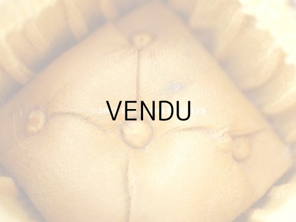 画像13: 1920年代 アンティーク 栗鼠のジュエリーボックス 　マスタードカラーのシルク製クッション　 (13)