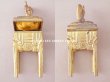 画像6: 1920年代 アンティーク 栗鼠のジュエリーボックス 　マスタードカラーのシルク製クッション　 (6)