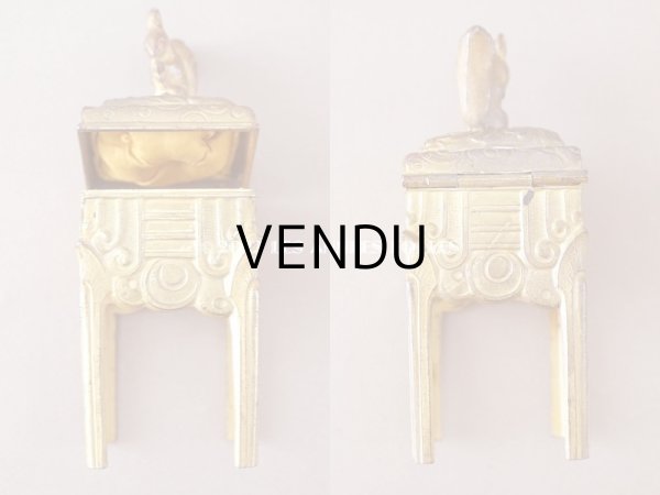 画像6: 1920年代 アンティーク 栗鼠のジュエリーボックス 　マスタードカラーのシルク製クッション　 (6)