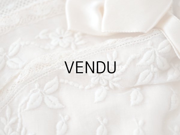 画像7: アンティーク  初聖体のオモニエール 淡いピンクのシルクリボン & 花模様のホワイトワーク(手刺繍) (7)