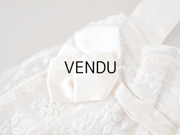 画像3: アンティーク  初聖体のオモニエール 淡いピンクのシルクリボン & 花模様のホワイトワーク(手刺繍) (3)