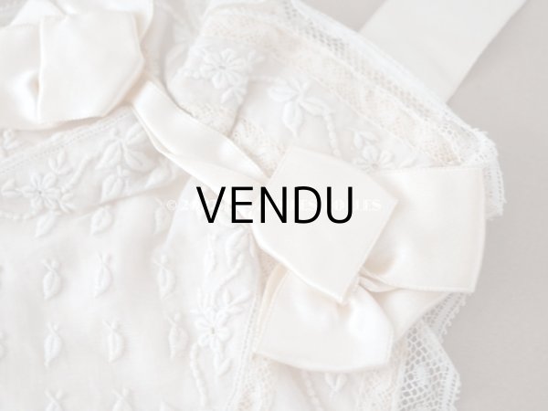 画像4: アンティーク  初聖体のオモニエール 淡いピンクのシルクリボン & 花模様のホワイトワーク(手刺繍) (4)