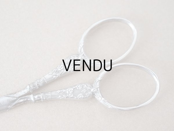 画像11: 1900年頃 アンティーク シルバー製 リボン＆花のガーランド ソーイングセット 裁縫道具 (11)