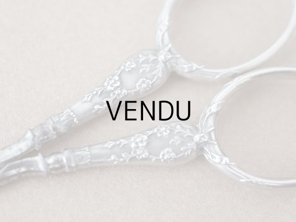 画像12: 1900年頃 アンティーク シルバー製 リボン＆花のガーランド ソーイングセット 裁縫道具 (12)