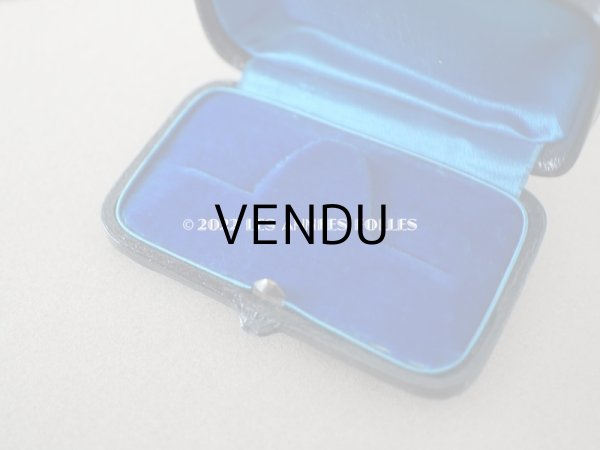 画像7: 19世紀末 アンティーク 本革製 イニシャル入り ブローチ用ボックス　黒 ジュエリーボックス (7)