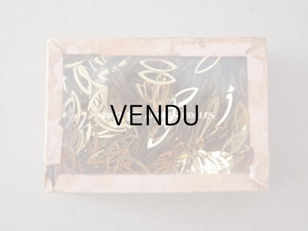 画像6: 1900年代 アンティーク 未開封 ガラスの蓋の紙箱 ゴールドのスパンコール1000ピース入り - AUX GALERIES LAFAYETTE - (6)