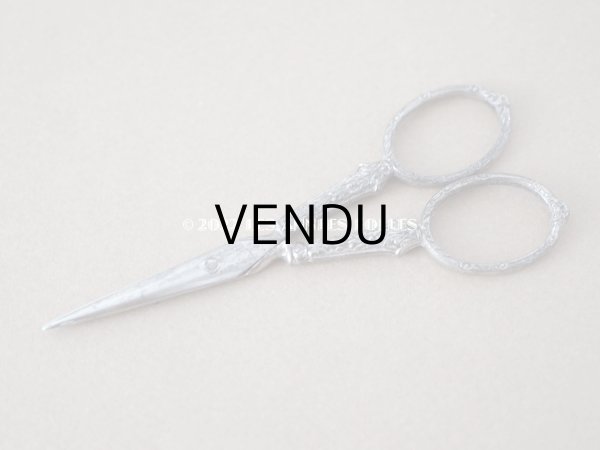 画像8: 1920年代 アンティーク リボン＆ローズパニエ柄 ソーイングセット 裁縫道具 (8)