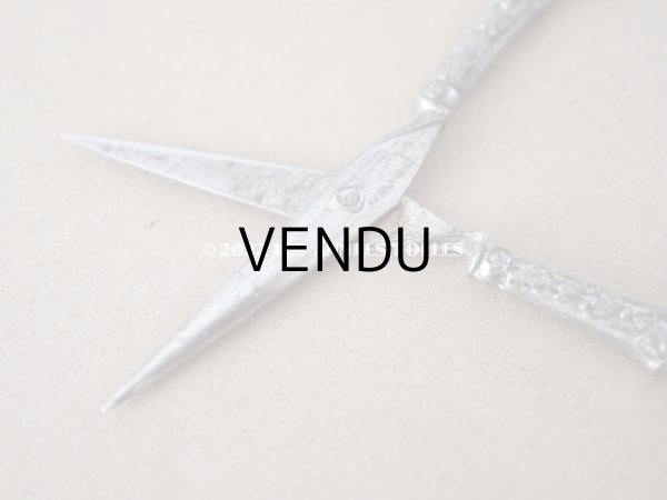 画像13: 1920年代 アンティーク リボン＆ローズパニエ柄 ソーイングセット 裁縫道具 (13)