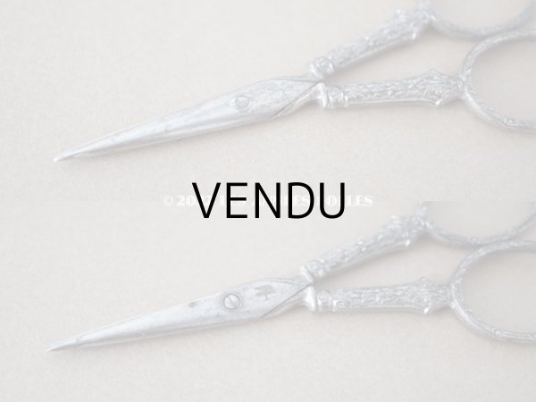 画像11: 1920年代 アンティーク リボン＆ローズパニエ柄 ソーイングセット 裁縫道具 (11)