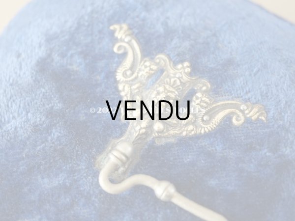 画像10: 19世紀末 アンティーク 　裁縫箱　鍵付き マリンブルーのベルベット＆シルククッション (10)