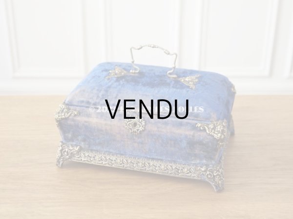 画像3: 19世紀末 アンティーク 　裁縫箱　鍵付き マリンブルーのベルベット＆シルククッション (3)