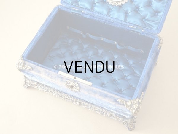 画像16: 19世紀末 アンティーク 　裁縫箱　鍵付き マリンブルーのベルベット＆シルククッション (16)