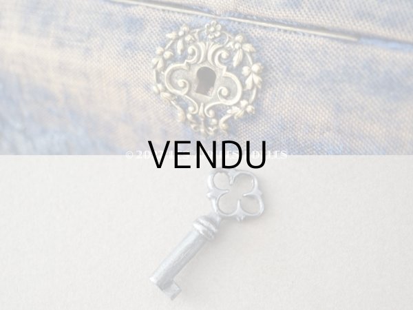 画像11: 19世紀末 アンティーク 　裁縫箱　鍵付き マリンブルーのベルベット＆シルククッション (11)