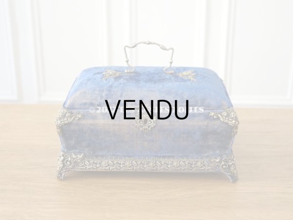 画像4: 19世紀末 アンティーク 　裁縫箱　鍵付き マリンブルーのベルベット＆シルククッション (4)