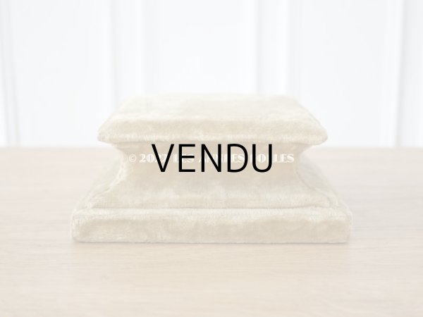 画像3: 1900年代 アンティーク ベルベットの台座 ボンマルシェ百貨店のラベル付き カーキ (3)