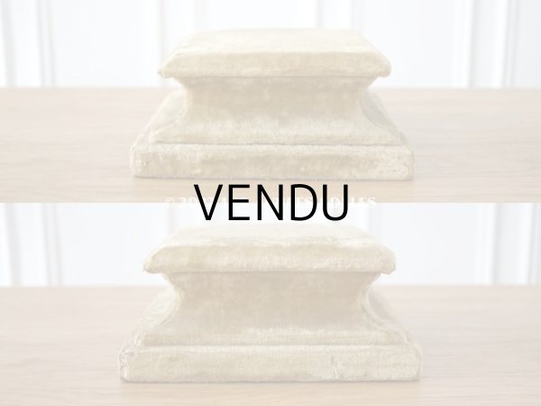 画像4: 1900年代 アンティーク ベルベットの台座 ボンマルシェ百貨店のラベル付き カーキ (4)