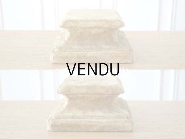 画像14: 1900年代 アンティーク ベルベットの台座 ボンマルシェ百貨店のラベル付き カーキ (14)