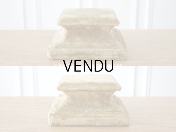 画像15: 1900年代 アンティーク ベルベットの台座 ボンマルシェ百貨店のラベル付き カーキ (15)