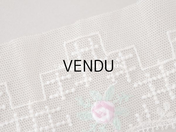 画像3: 1930年代  アンティーク ピンクの薔薇の刺繍入り 淡いベージュのレース　1.9m (3)