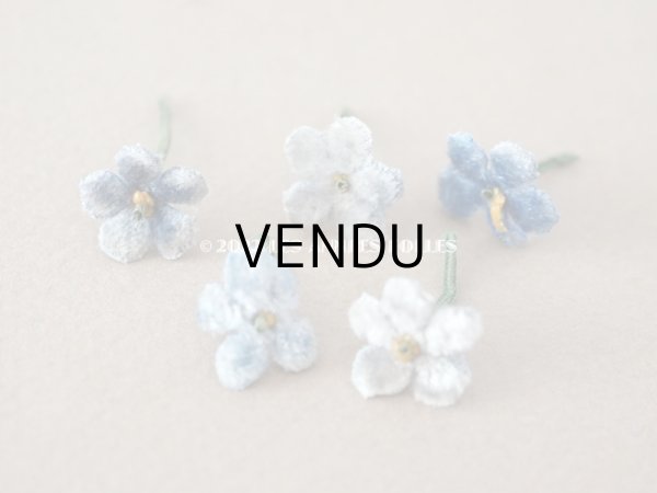 画像2: アンティーク 布花材料  ベルベットの花びらのセット ３9〜40ピースのセット ブルー　15mm (2)