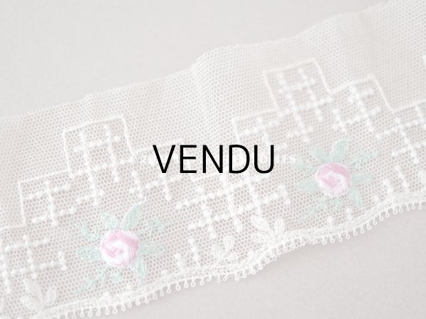 画像4: 1930年代  アンティーク ピンクの薔薇の刺繍入り 淡いベージュのレース　1.9m (4)